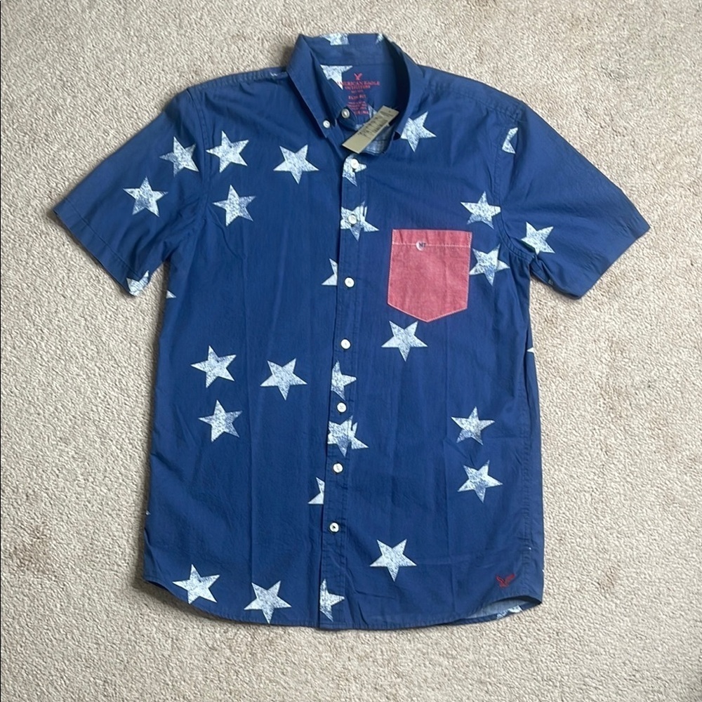 NWT American Eagle Outfitters Blue and Red Casual Button Down Shirt (Size: MT)